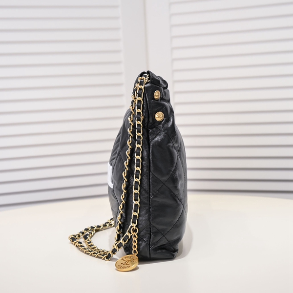 シャネルバッグ背面デザイン